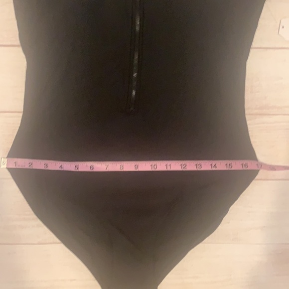 Padded Rash Guard - Picture 12 of 13